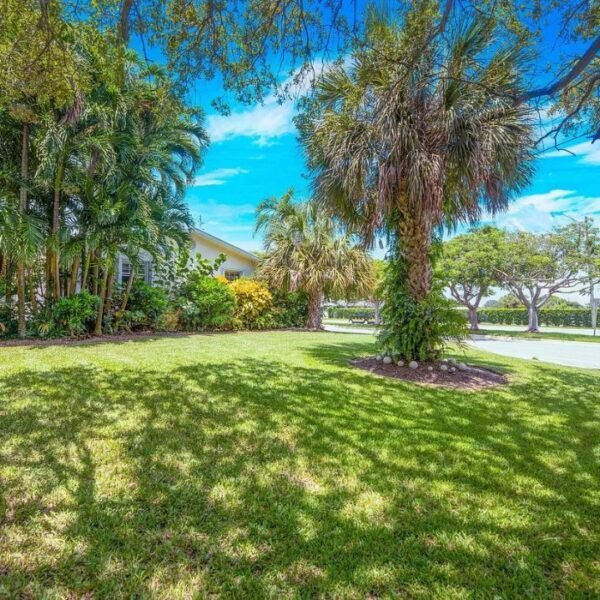 410 NW Spanish River Blvd, Boca Raton, FL 33431
