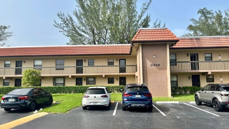 21900 Lake Forest Cir APT 203, Boca Raton, FL 33433